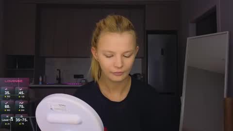 Snapshot of lovely_babyy chatting on 05/17/26, 01:58 Jenny online show from 05/17/26, 01:58