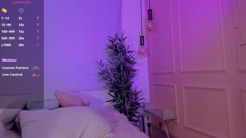 Snapshot of lovely_emma18 chatting on 02/06/26, 01:36 Emma online show from 02/06/26, 01:36