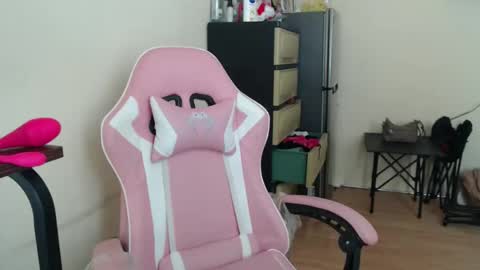 lovely_leah23 online show from 01/09/26, 05:32