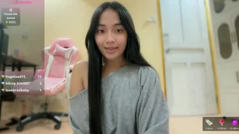 lovely_leah23 online show from 04/18/26, 09:15
