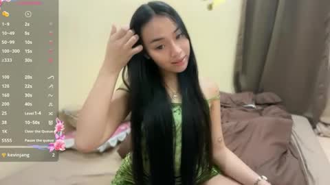 Snapshot of lovely_leah23 chatting on 05/07/26, 05:18 lovely_leah23 online show from 05/07/26, 05:18