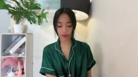 Snapshot of lovely_leah23 chatting on 06/12/26, 11:03 lovely_leah23 online show from 06/12/26, 11:03