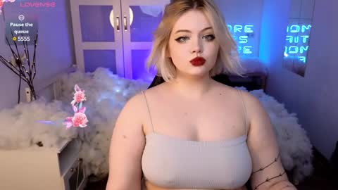 lovely_leilla online show from 12/22/24, 01:01