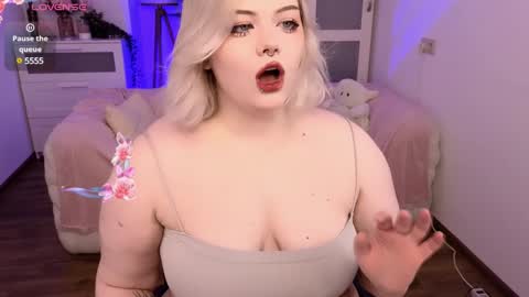 lovely_leilla online show from 01/18/25, 09:55