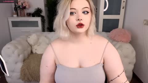lovely_leilla online show from 01/29/25, 10:22