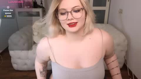 lovely_leilla online show from 03/10/25, 04:07