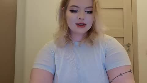lovely_leilla online show from 10/17/25, 06:10