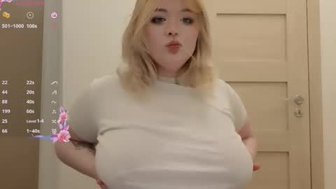 lovely_leilla online show from 10/24/25, 07:21