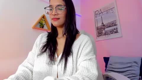 Snapshot of lovely_oliviaa chatting on 06/17/26, 05:36 Olivia online show from 06/17/26, 05:36