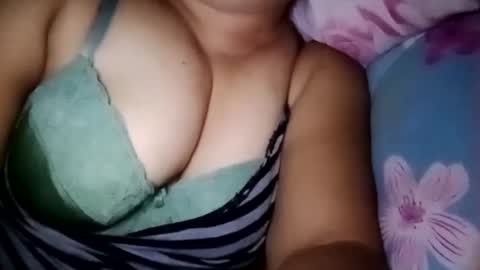 lovely_orchid online show from 01/05/25, 09:26