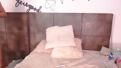 Hi guys online show from 11/12/25, 04:18