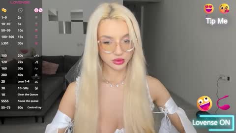 lovelybianca_ online show from 02/15/26, 10:28