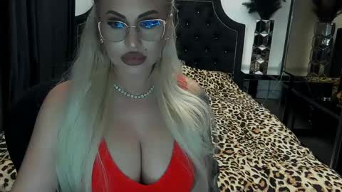 Snapshot of lovelyblondyxxx chatting on 04/24/26, 11:07 PrAllinXXXa online show from 04/24/26, 11:07