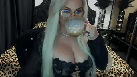 Snapshot of lovelyblondyxxx chatting on 04/29/26, 11:00 PrAllinXXXa online show from 04/29/26, 11:00