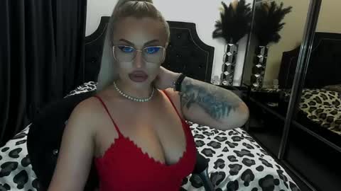 Snapshot of lovelyblondyxxx chatting on 05/03/26, 10:16 PrAllinXXXa online show from 05/03/26, 10:16