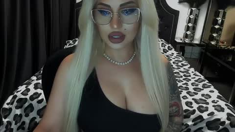 Snapshot of lovelyblondyxxx chatting on 05/05/26, 10:40 PrAllinXXXa online show from 05/05/26, 10:40