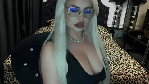 Snapshot of lovelyblondyxxx chatting on 06/02/26, 01:18 PrAllinXXXa online show from 06/02/26, 01:18