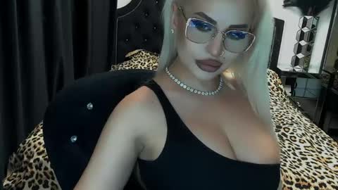 Snapshot of lovelyblondyxxx chatting on 06/03/26, 12:35 PrAllinXXXa online show from 06/03/26, 12:35
