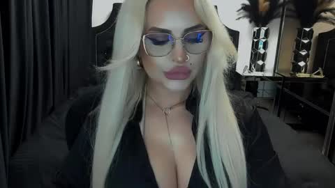 Snapshot of lovelyblondyxxx chatting on 06/06/26, 11:20 PrAllinXXXa online show from 06/06/26, 11:20