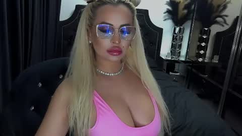 Snapshot of lovelyblondyxxx chatting on 06/13/26, 10:40 PrAllinXXXa online show from 06/13/26, 10:40