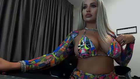 Snapshot of lovelyblondyxxx chatting on 07/07/26, 10:25 PrAllinXXXa online show from 07/07/26, 10:25