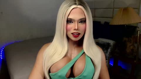 Snapshot of lovelycarel_777 chatting on 11/17/25, 03:51 LOVELY CAREL 777 online show from 11/17/25, 03:51