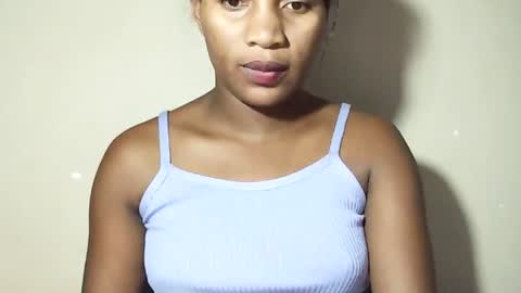 Snapshot of lovelylarra chatting on 05/16/26, 11:42 lovelylarra online show from 05/16/26, 11:42