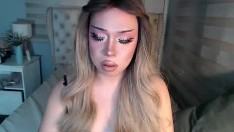 Rebeca online show from 12/14/25, 05:51