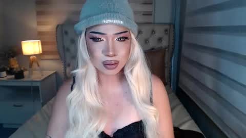 Snapshot of lovelymarie69 chatting on 05/19/26, 05:41 Rebeca online show from 05/19/26, 05:41