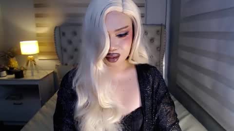 Snapshot of lovelymarie69 chatting on 05/23/26, 12:31 Rebeca online show from 05/23/26, 12:31
