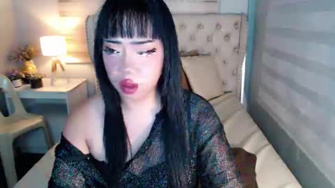 Snapshot of lovelymarie69 chatting on 05/27/26, 11:18 Rebeca online show from 05/27/26, 11:18