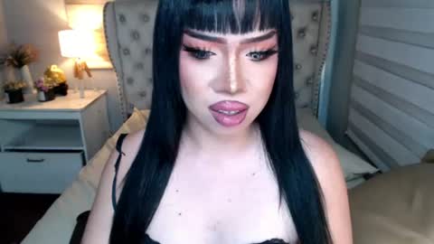 Snapshot of lovelymarie69 chatting on 06/12/26, 05:12 Rebeca online show from 06/12/26, 05:12