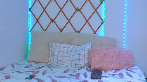 lovelymoon_ online show from 07/07/26, 11:31