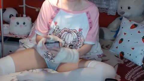 Snapshot of lovelynekochan chatting on 02/20/25, 01:25   Lisa Cherry  online show from 02/20/25, 01:25