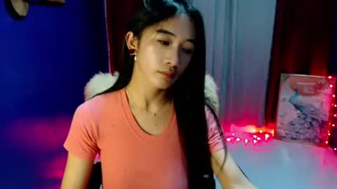 Snapshot of lovelypetite143 chatting on 04/19/26, 06:10 lovelypetite143 online show from 04/19/26, 06:10