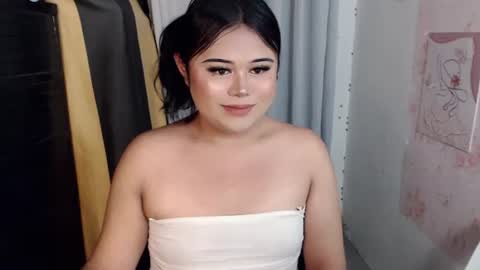 Snapshot of lovelypinaychubsx chatting on 04/21/26, 08:53 lovely online show from 04/21/26, 08:53