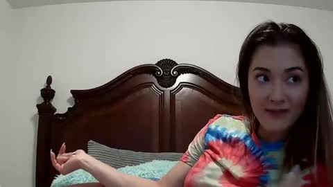 Queen Aria  online show from 11/28/25, 08:55