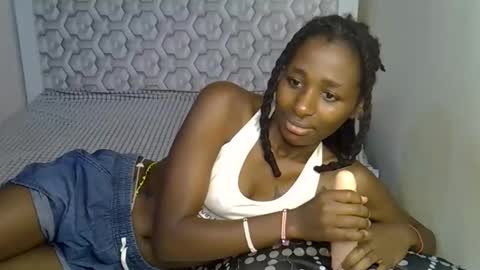 lovelytin online show from 10/24/25, 10:06