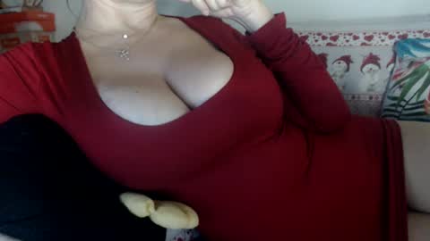 Snapshot of lovelywoman22 chatting on 12/20/24, 06:40 lovelywoman22 online show from 12/20/24, 06:40