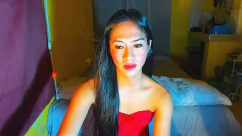 Snapshot of lovemarie19x chatting on 06/17/26, 12:13 pauleen online show from 06/17/26, 12:13
