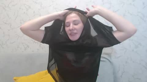 Snapshot of lovepeanutgirl chatting on 02/02/25, 03:17 Mary Love online show from 02/02/25, 03:17