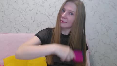 Snapshot of lovepeanutgirl chatting on 02/17/25, 03:53 Mary Love online show from 02/17/25, 03:53