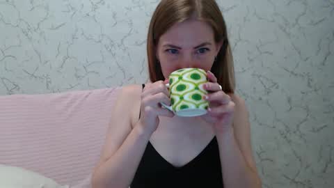 Snapshot of lovepeanutgirl chatting on 10/20/25, 03:34 Mary Love online show from 10/20/25, 03:34