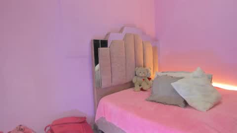 L O V E  online show from 09/16/25, 11:22