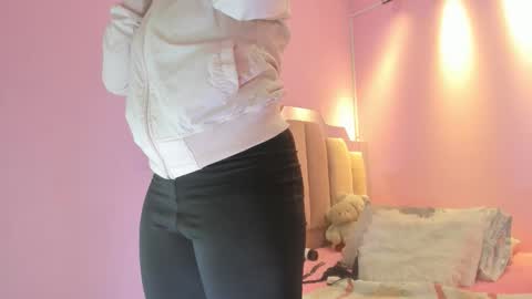 L O V E  online show from 10/04/25, 11:30