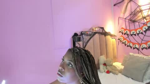 L O V E  online show from 10/22/25, 11:32