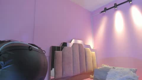 L O V E  online show from 12/01/25, 11:59