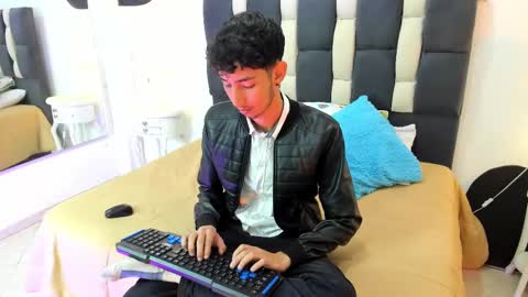 Snapshot of loverisu chatting on 02/25/25, 08:19 loverisu online show from 02/25/25, 08:19