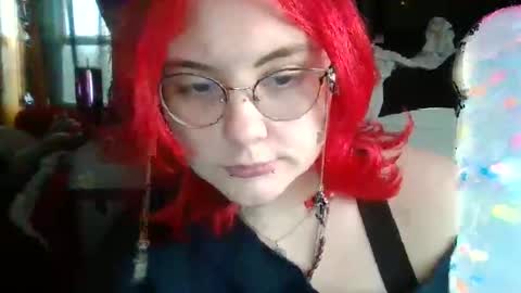 Snapshot of loverliv5 chatting on 04/22/26, 05:25 loverliv5 online show from 04/22/26, 05:25