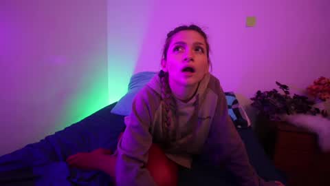 LovesKingdom online show from 10/28/25, 04:38